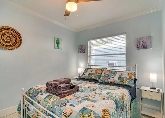 Walk To Gulf & Beaches! Indian Rocks Haven Holiday home *