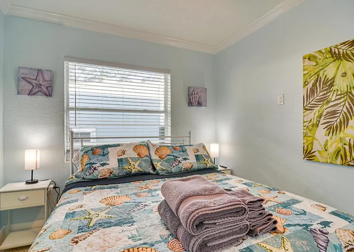 Walk To Gulf & Beaches! Indian Rocks Haven Holiday home