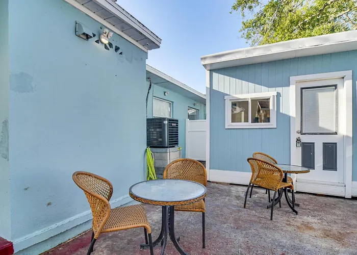 Walk To Gulf & Beaches! Indian Rocks Haven Holiday home